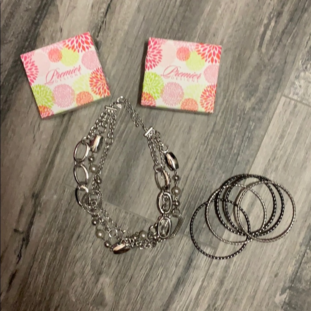 Premier Designs set of 5 bangles & choker necklace